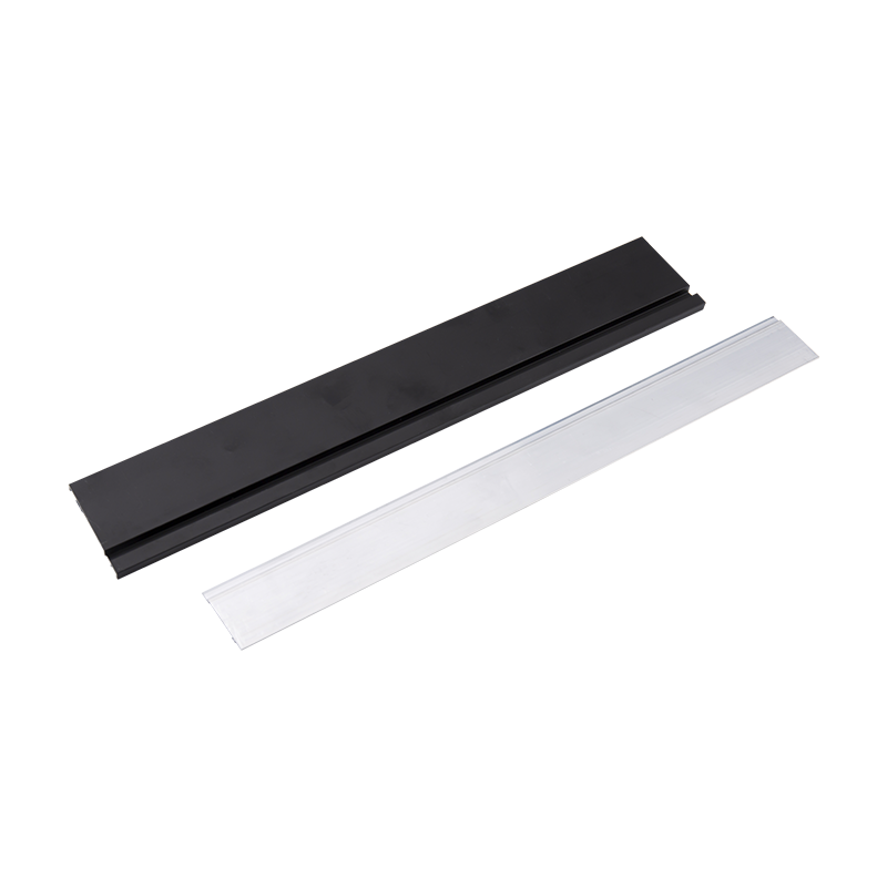 Bandes décoratives mates subtiles pour plinthes